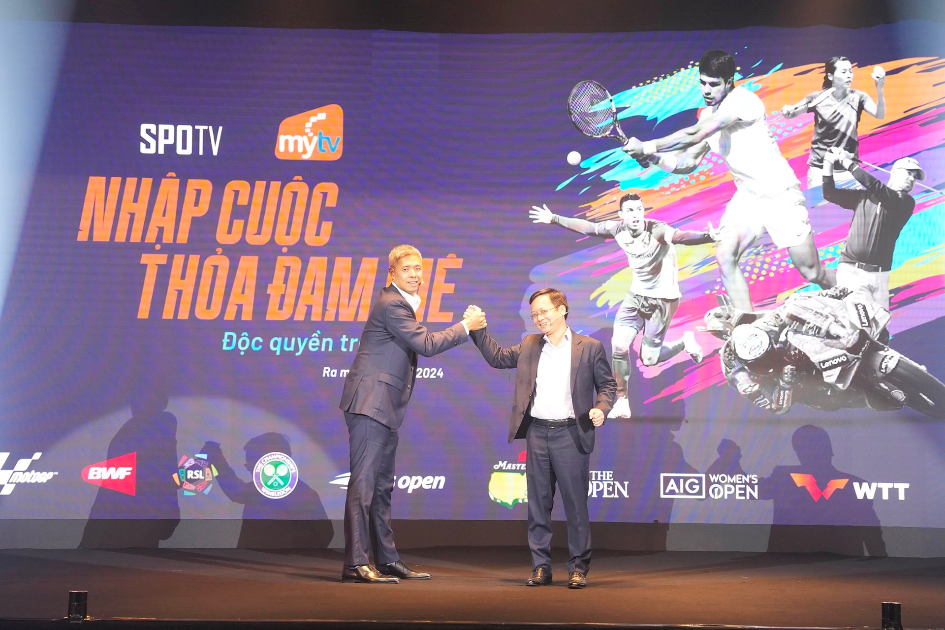 Ông Lee Choong Khay - Tổng Giám đốc SPOTV (trái) bắt tay ông Nguyễn Sơn Hải (phải) - Phó Tổng Giám đốc Tổng Công ty truyền thông VNPT-Media